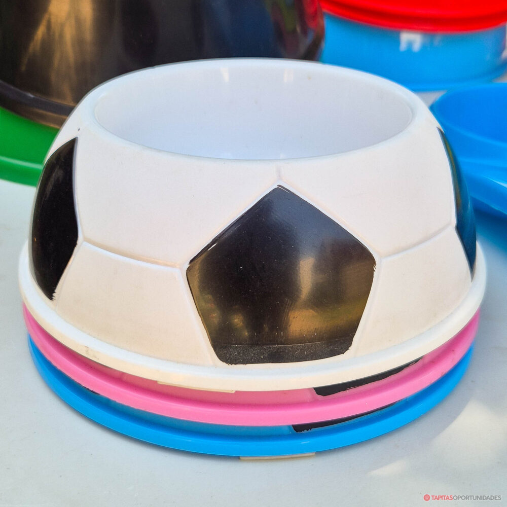 Comedero futbolero para mascota