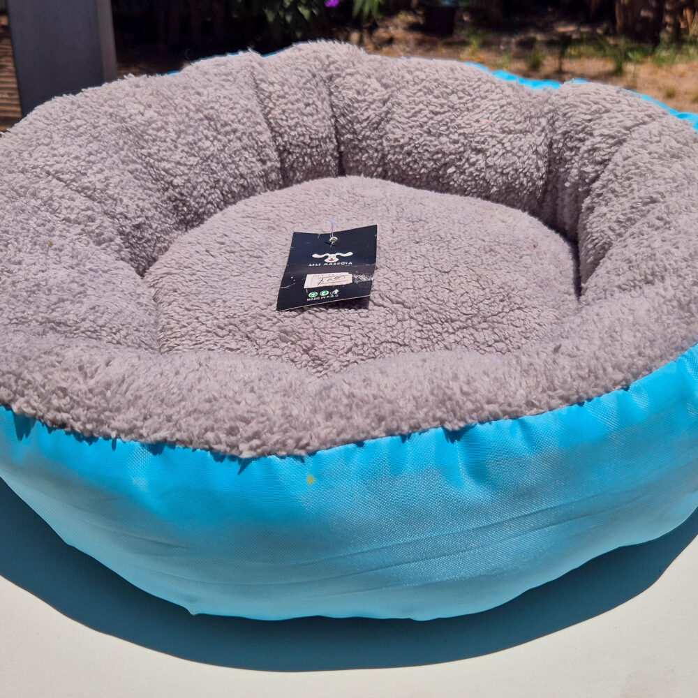 Cama redonda acolchonada celeste - 46 cm