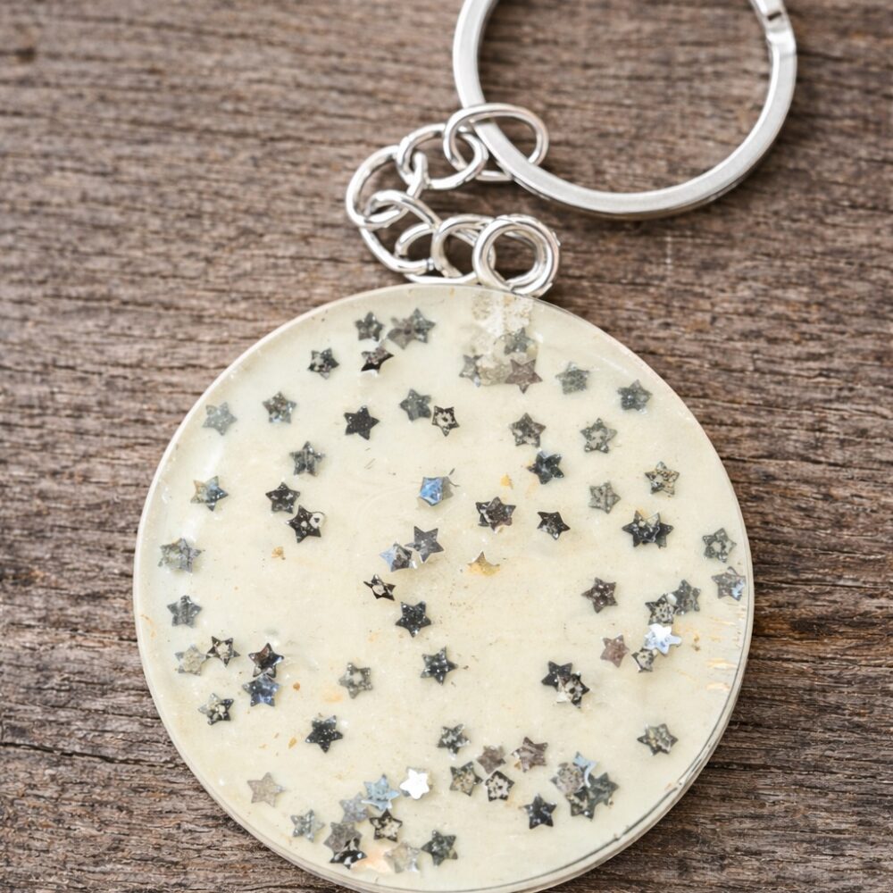 Llaverito de resina con estrellas